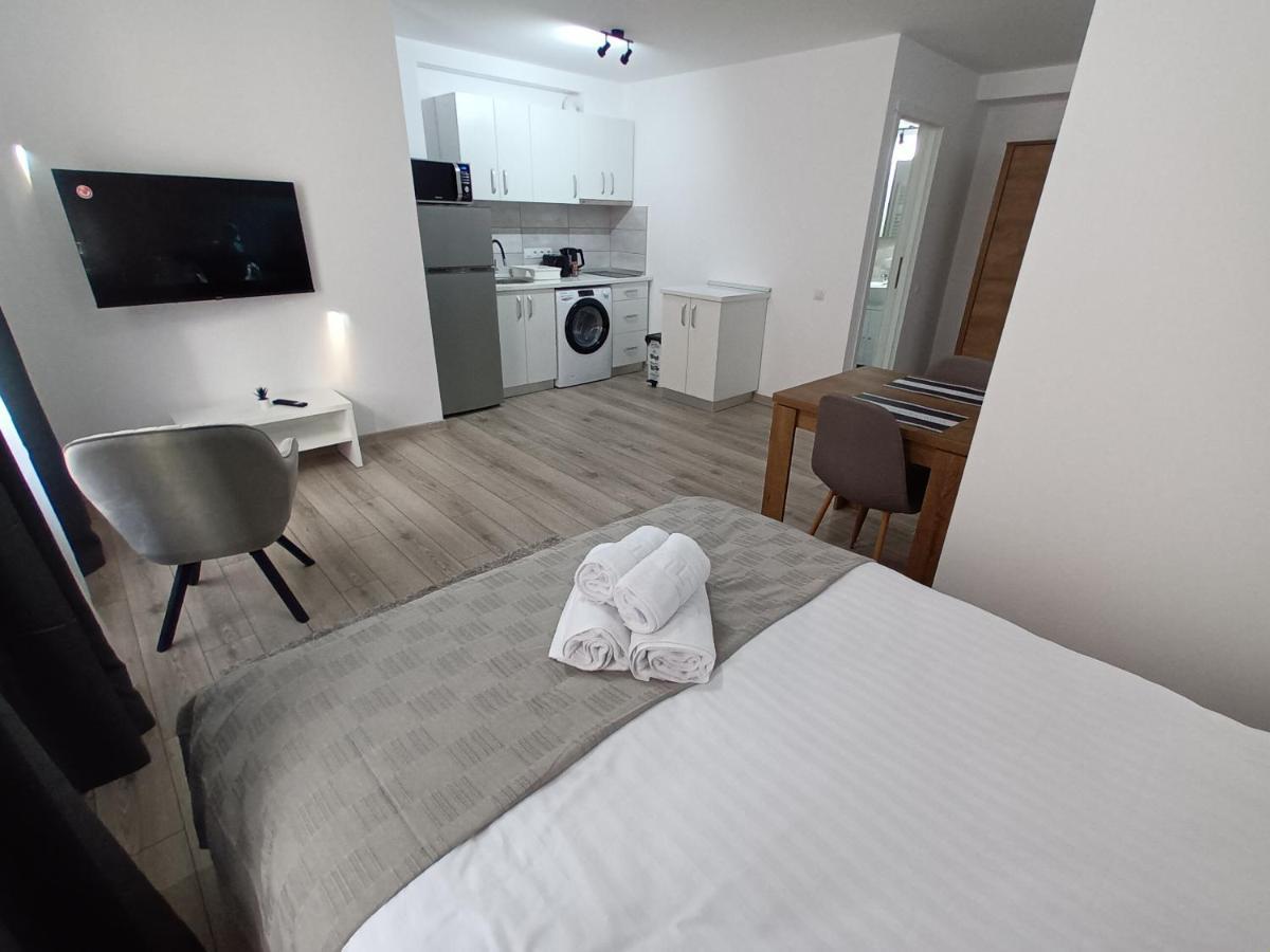 Old Town Studio Apartments Бая-Маре Екстер'єр фото