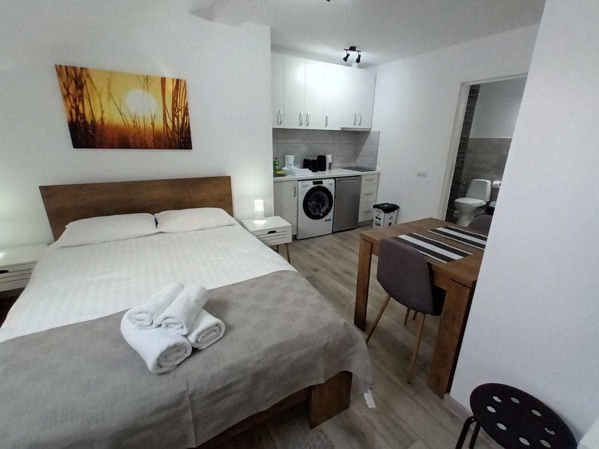 Old Town Studio Apartments Бая-Маре Екстер'єр фото