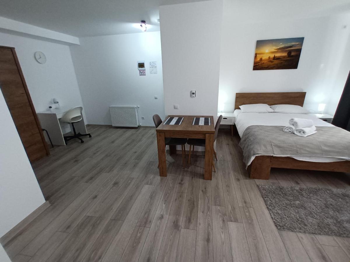 Old Town Studio Apartments Бая-Маре Екстер'єр фото