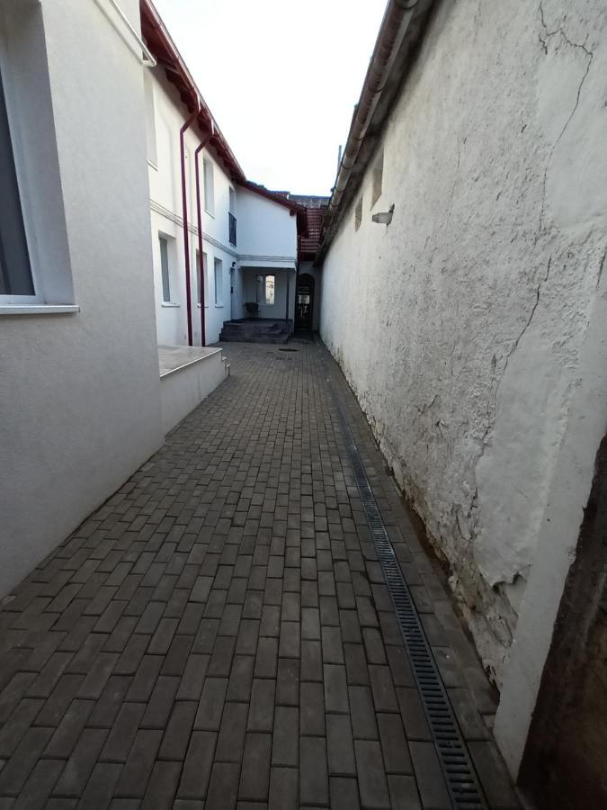 Old Town Studio Apartments Бая-Маре Екстер'єр фото